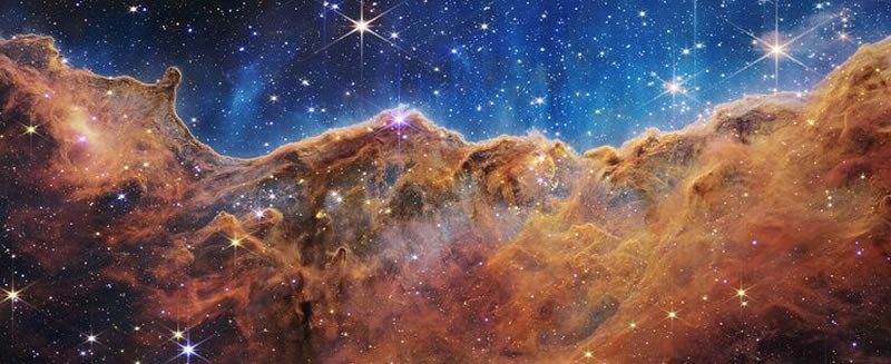 Penhasco cósmico da Nebulosa Carina