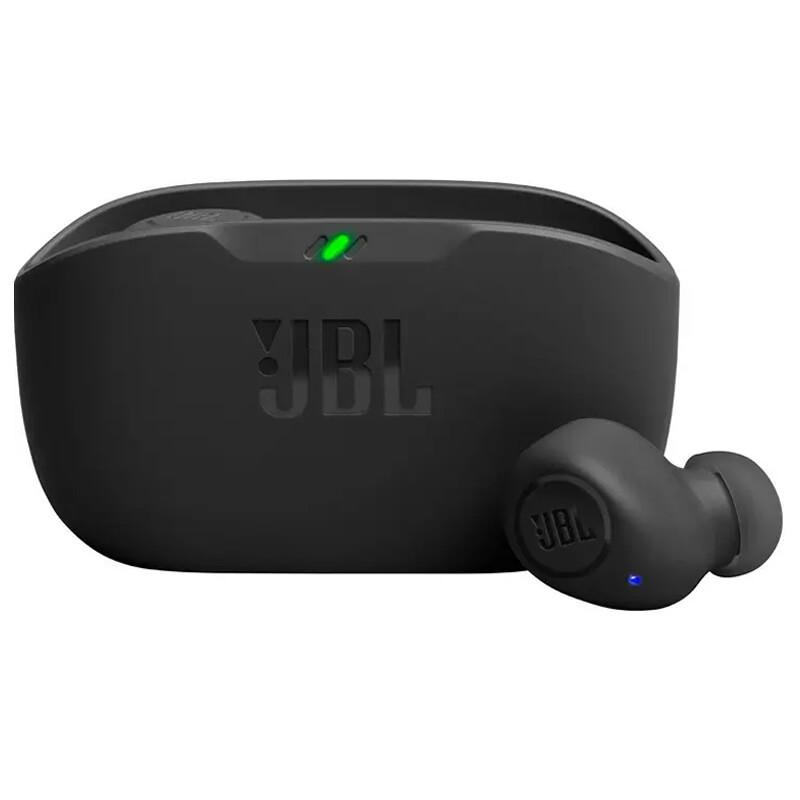 Fone Bluetooth JBL Wave Buds, com um dos lados fora do estojo