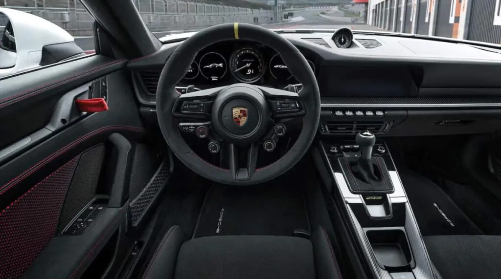 interior Porsche 911 GTR3 RS 2023