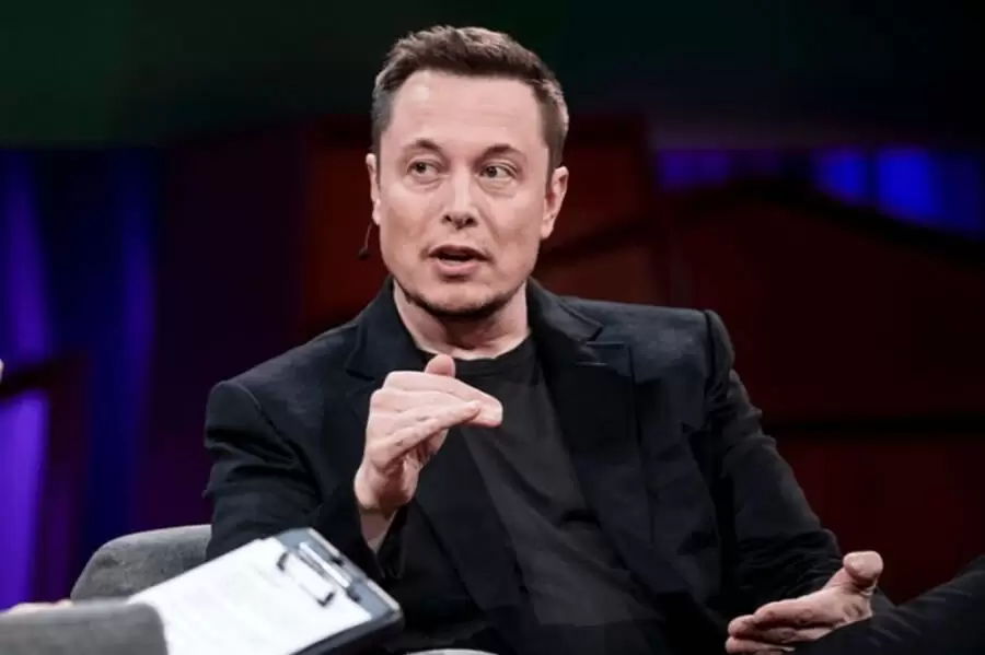 Elon Musk demite no Twitter