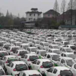 É verdade? 10.000 carros elétricos abandonados em pátio na China viraliza supostos 10.000 carros elétricos abandonados na China -_Serpentza