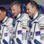 Astronautas retornam à Terra após mais de 1 ano no espaço Astronautas-chegam-na-Terra-apos-mais-de-1-ano-no-espaco