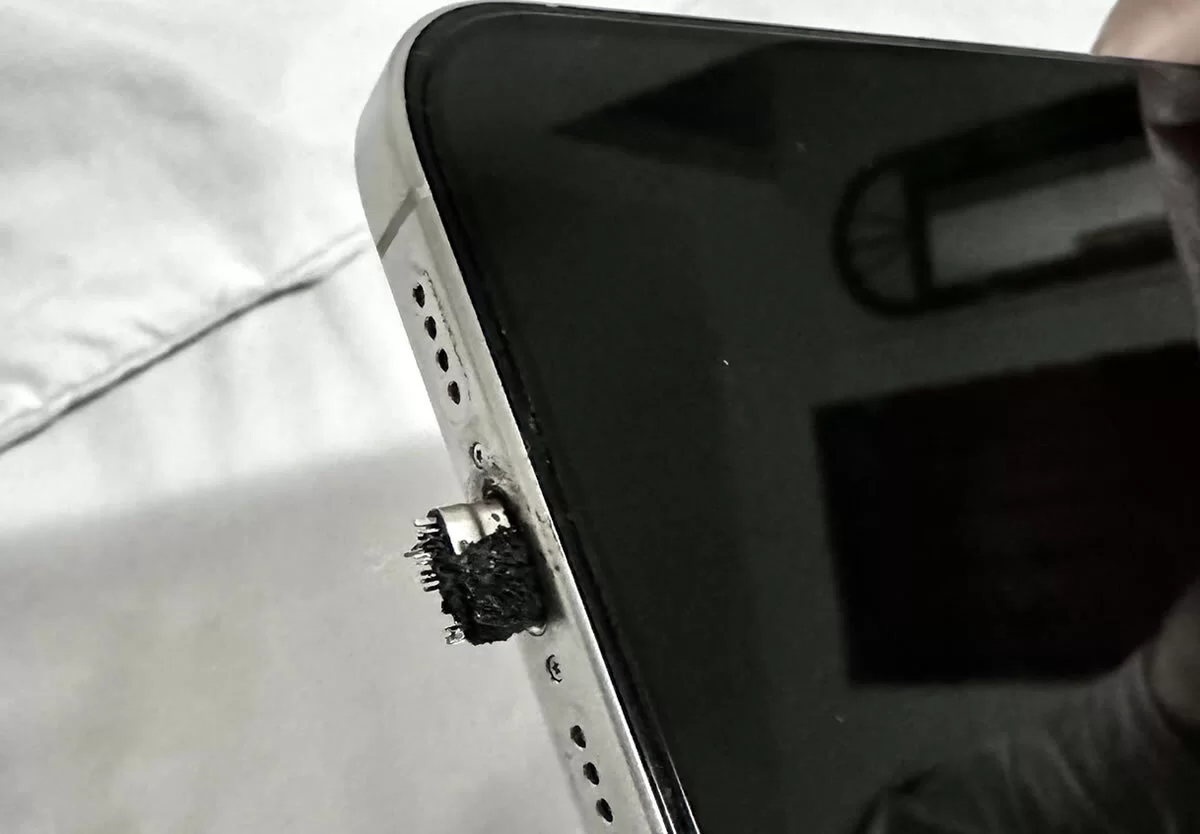 iphone 15 pro Max derreteu cabo usb-c genérico